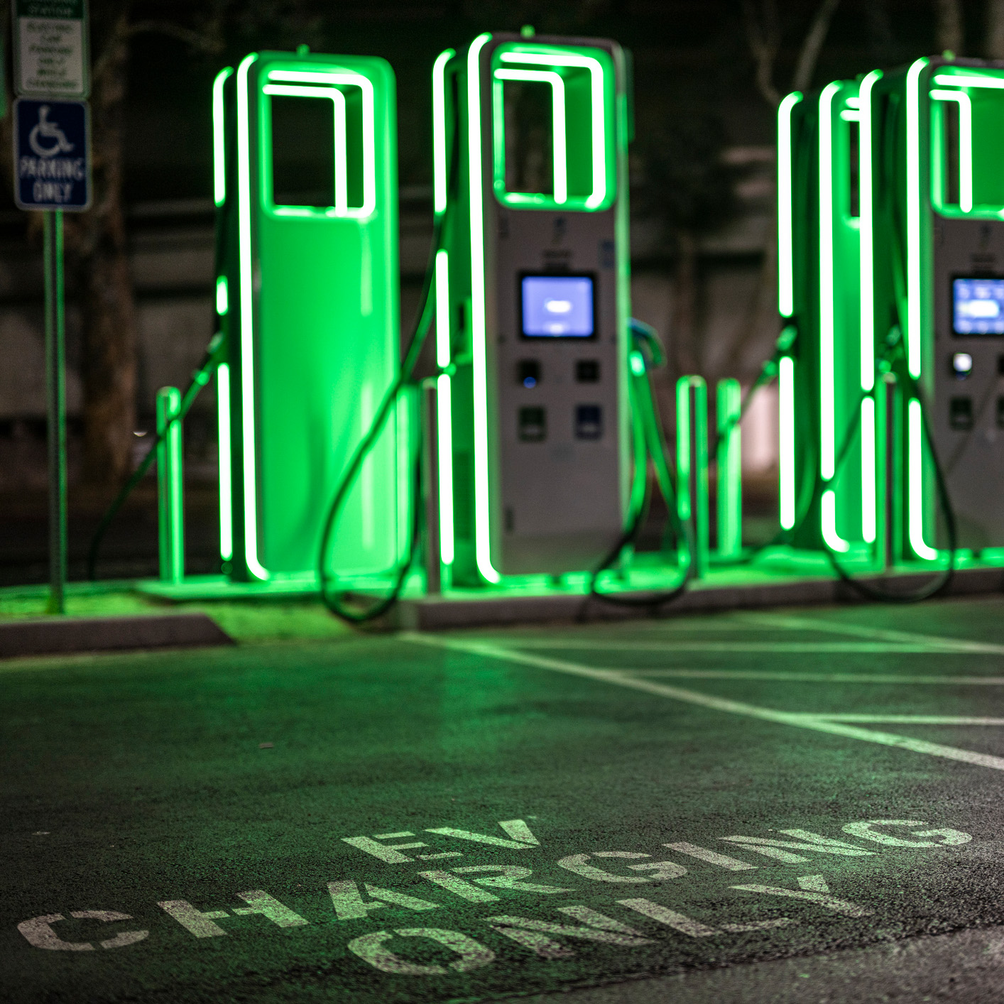 rSIM connecting EV Charging stations with Resilient SIM connectivity_Square
